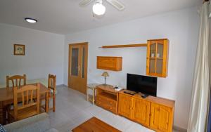 Bajo con terraza, parking y piscina en el centro PORTA MEDITERRANEA ALBERT VILLAS