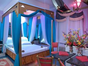 Xangai Motel by Drops