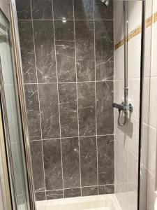 Twin Room with Shared Bathroom room in Berkeley Court Hotel