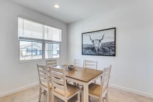 Maricopa Home with Putting Green and Covered Patio!