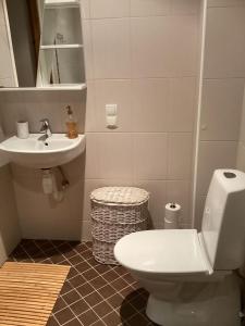 Hygge Home - artistic style apartment with free parking Friday 7 pm - Monday 8 am