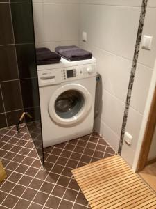 Hygge Home - Stylish Artistic Apartment with Free weekend parking