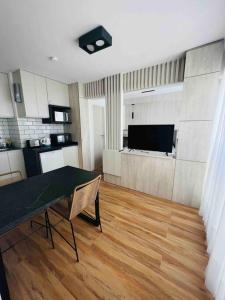 Estudio - apartamento renovado y confortable SS4