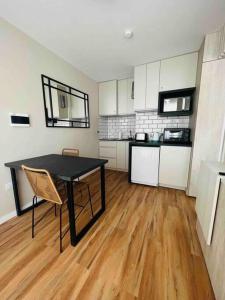 Estudio - apartamento renovado y confortable SS4