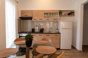 Ophelia - New Modern Apartment with Spectacular Olympus View