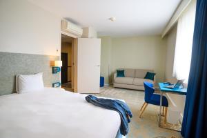 Hotels ibis Styles Tours Centre : Chambre Double Familiale Supérieure avec Canapé-Lit 