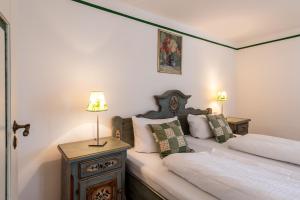 Wald Apartments bei Schlossgaststätte Hohenberg - Seeshaupt, südlicher Stanberger See, kostenfrei Parken, Ladestation für Auto und Fahrad, WLAN, Natur pur