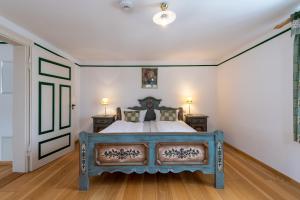 Wald Apartments bei Schlossgaststätte Hohenberg - Seeshaupt, südlicher Stanberger See, kostenfrei Parken, Ladestation für Auto und Fahrad, WLAN, Natur pur