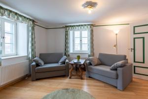 Wald Apartments bei Schlossgaststätte Hohenberg - Seeshaupt, südlicher Stanberger See, kostenfrei Parken, Ladestation für Auto und Fahrad, WLAN, Natur pur