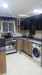 شقة مميزة في المهندسين موقع جيد قريب من النيل والمناطق الحيوية وجامعة الدول