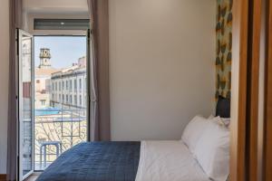 House in Decumani Yellow By HouseinNaples