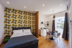 House in Decumani Yellow By HouseinNaples