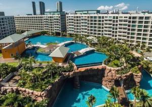 Studio in Pattaya City With Hi-Speed Wi-Fi - Not A Hotel 一卧泳池景房间 带高速网络冰箱厨房