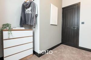 Central and Beautiful 2-bed Apartment in Derby by Renzo, Newly Refurbished, 2 En-Suites!