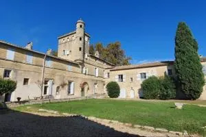 3 appartements pour 15 pers dans un château - Marsillargues