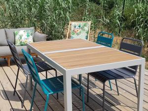Gîte de charme au Paradou. Piscine. Terrasse bois.