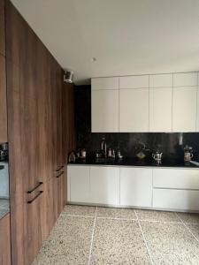 HYPER CENTRE ,jolie chambre climatisée avec PARKING SECURISE gratuit