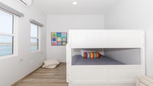 Luxury Retreat Playa Laguna: 5-Bedroom Bliss