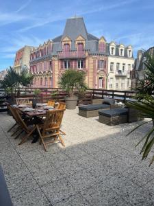 L ecrin Villersois terrasse vue mer