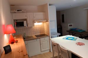 Pretty house with double terrace near the ocean