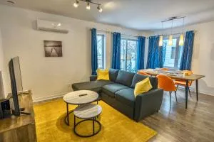 Modern Condo 2BR 4 beds AC Wi-Fi Free Parking - Laval-des-Rapides