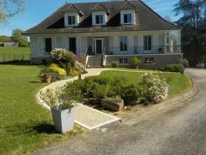 CHARMANT APPARTEMENT DANS MAISON DE CARACTERE - 圣瑞尼安