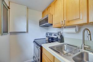 Vero Beach Studio with Shared Patio about 3 Mi to Beach!