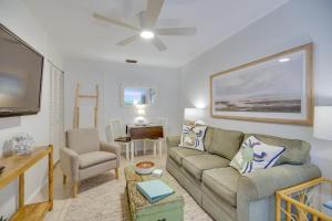 Vero Beach Studio with Shared Patio about 3 Mi to Beach!