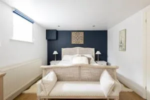 2 double bedroom large modern self contained apartment Free parking - 巴格肖特