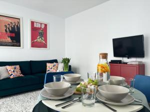 oompH Urban Oasis 1BR Escape