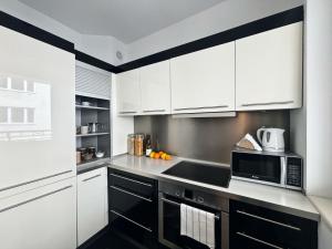 oompH Urban Oasis 1BR Escape