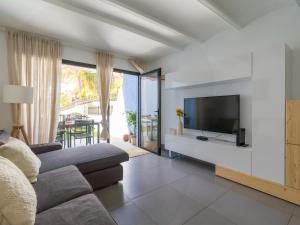 Amazing 3 bedroom next to the beach with heated pool