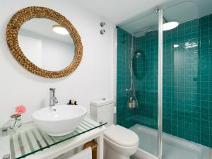 Amazing 3 bedroom next to the beach with heated pool