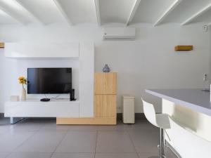 Amazing 3 bedroom next to the beach with heated pool