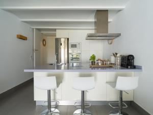 Amazing 3 bedroom next to the beach with heated pool