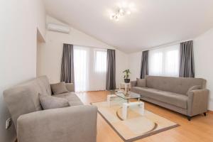 Hillside Vista Apartments