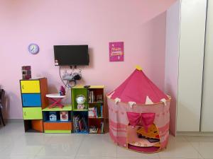 Azin Ramli Playhouz