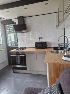 Maisonnette à 200m de la plage avec parking gratuit et terrasse