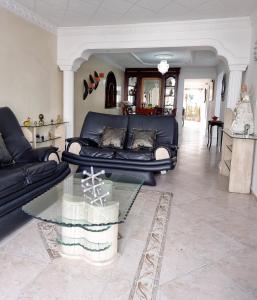 Habitación amplia y cómoda con baño privado