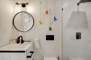 Designer Home w Pool & Firepit - 7 min to Brickell