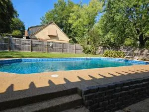 Luxury Pool with King beds Near Shops and Dining - Collierville