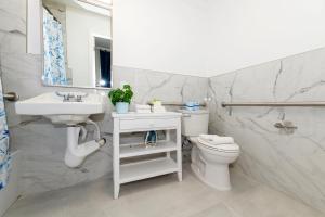 Apartments on Collins