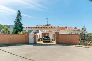 Large 5-Bed Villa, mountain and beach, at 30' from Barcelona - Palou