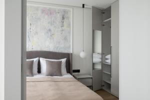 No. 1 PARK AVENUE APARTMENT