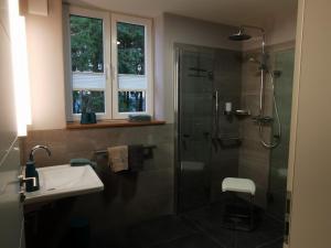 Auwer Hills - Om Stall