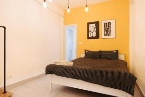 Unique Train street Old Quarter View Apartment