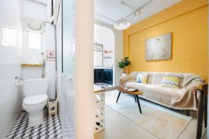 Unique Train street Old Quarter View Apartment