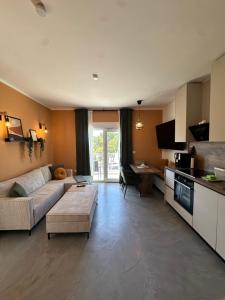 Augustin. welcome home 