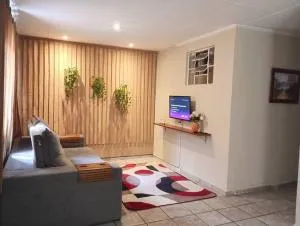 Casa com churrasqueira e piscina - 莫吉米林