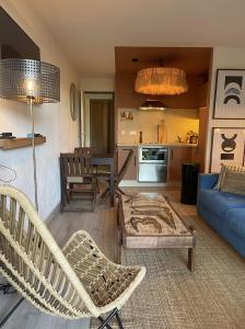 Gigaro Apt 4 pers Vue mer Plage a pieds Piscine, Tennis